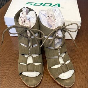 Soda Olive Lace-Up Women's Boots